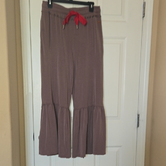 Peace Love World BOHO Espresso & Red RUFFLE Flare Pants UNIQUE FESTIVE SOFTEST M - Picture 5 of 16
